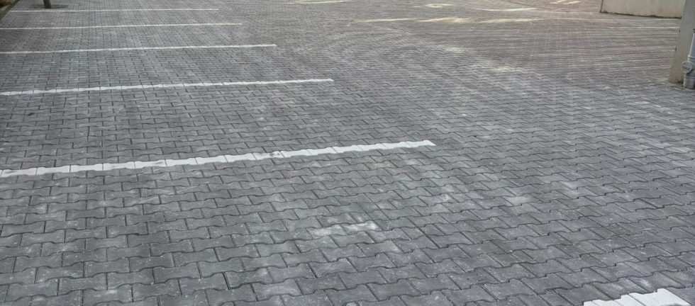 Gölbaşı 'da kilit taşı fiyatları ortalama olarak 150 TL/m2 ile 180 TL/m2 arasında değişmektedir. Fiyatlar, taşın rengi, modeli ve kalitesine göre değişiklik gösterebilir. Mamak Kilit Taşı fiyatları  ölculeri En : 16 Cm Boy : 20 Cm Yükseklik : 08 Cm M2/Ağırlık : 180 Kg/M2 M2/Adet : 36 Adet RENK SEÇENEKLERİ : BEYAZ-GRİ-SARI-KIRMIZI-SİYAH.